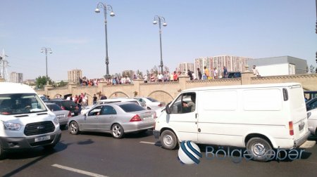 Turistlər Bakıda ağır avtoqəzaya düşdü: 3 ölü, 5 yaralı (FOTO) 