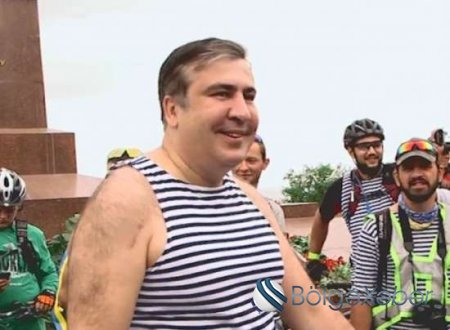 Saakaşvili maykada velosiped sürdü - VİDEO