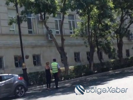 Bir telefon zənginə qadın sürücünü buraxan yol polisi – VİDEO