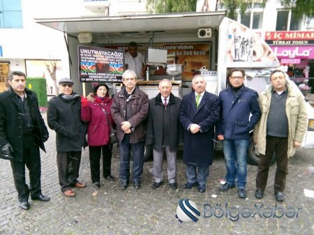 İzmirdə 26 il öncə Bakıda törədilən 20 Yanvar qətliamı yad edildi - FOTOLAR -