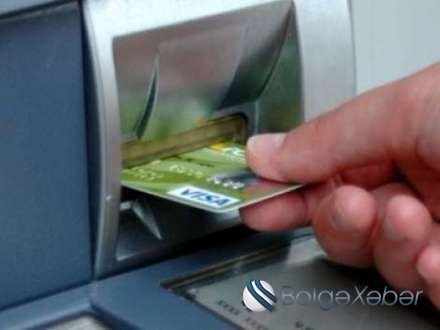 Zərdabda bankomat problemi - Pensiyaçılar bankomatın qarşısında gecələyir