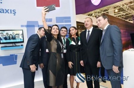 Prezident və xanımı “selfie” çəkdirdi – FOTO