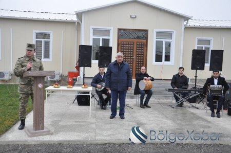 Bərdədə Həmrəylik Günü və Yeni il bayramı ilə əlaqədar hərbi hissələrdə konsert proqramları təşkil edilib
