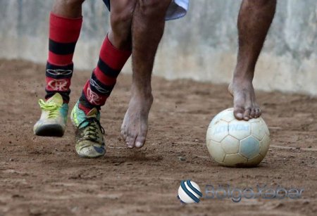 Hindistanda qadınlara futbola baxmaq qadağan edilib