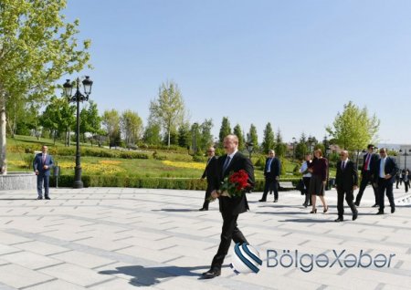 Prezident İlham Əliyev Ankarada Heydər Əliyevin abidəsini ziyarət edib-FOTO