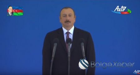 Prezident və birinci xanım hərbi paradı izləyir