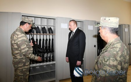 Prezident hərbi maşının sükanı arxasında - Fotolar