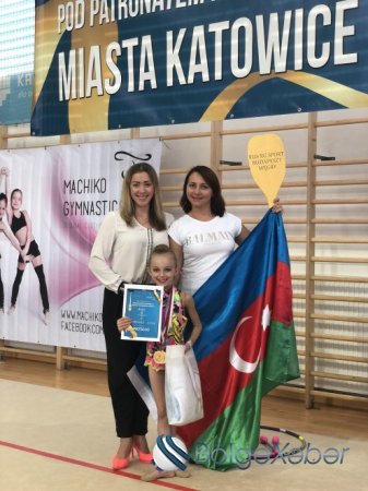 Balaca gimnast Mina Abbasova növbəti qələbəsini də Azərbaycana həsr etdi
