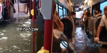"Baku Bus"ı da su basdı (VİDEO)