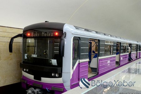 Metroda qatarda problem yarandı - İnterval uzandı