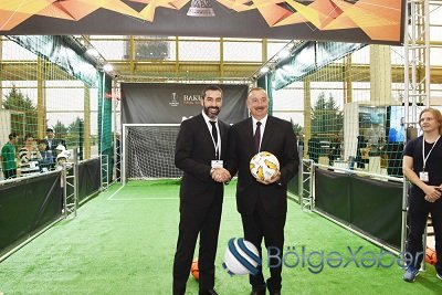 İlham Əliyev məşhur futbolçu ilə görüşdü - Foto