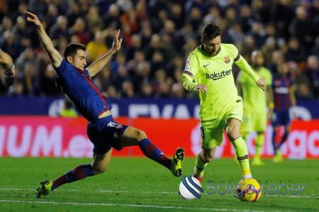 Messi "Barselona"da 43-cü dəfə het-trik edib