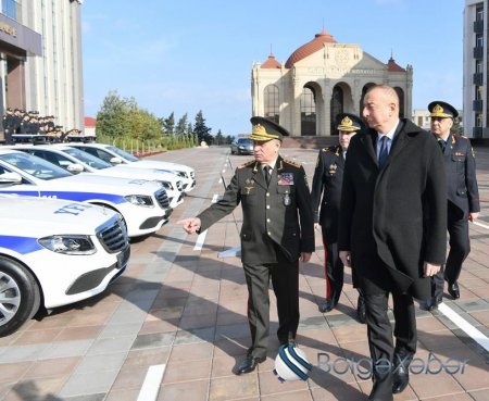 Prezident yeni polis maşınlarına baxdı - FOTOLAR