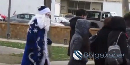 Bakıda bayram günü Şaxta baba döyüldü (VİDEO)