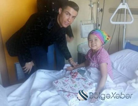 Ronaldo xərçəng xəstəsi olan müsəlman uşağı ziyarət etdi-FOTO