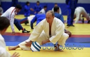Putin məşqdə barmağını zədələdi – VİDEO