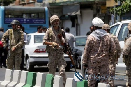 İranda hərbi hissəyə hücum: Ölən və yaralılar var