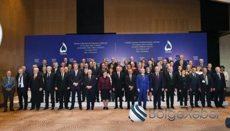 İlham Əliyev VII Qlobal Bakı Forumunun açılışında iştirak edir - FOTO