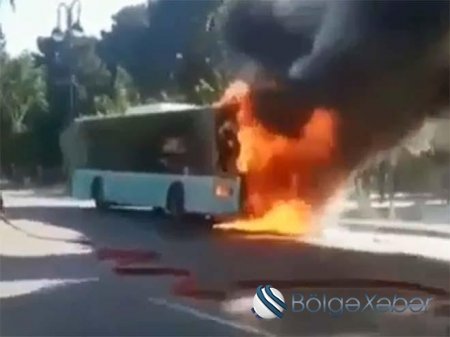 Sumqayıtda avtobus bir anda od tutub yandı - VİDEO