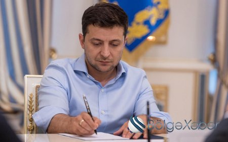 Zelenski deputatların toxunulmazlığı barədə qanunu imzaladı