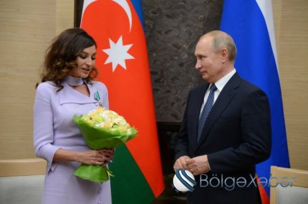 Vladimir Putin "Dostluq" ordenini Mehriban Əliyevaya təqdim etdi