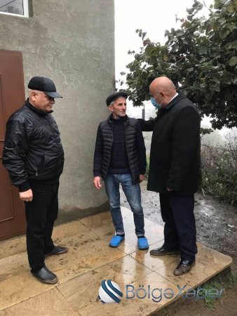 Millət vəkili İcra Hakimiyyəti başçısının müavini ilə şəhid ailəsinə baş çəkdilər – FOTO