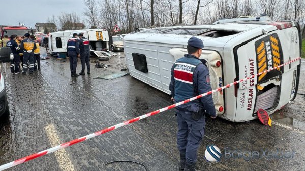 İşçiləri daşıyan iki avtobus toqquşdu - 1 ölü, 27 yaralı