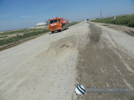 İlham Əliyev 2 milyon ayırdı, nazirlik isə asfaltı qaşıyıb çalalar düzəltdi-FOTOLAR İlham Əliyev 2 milyon ayırdı, nazirlik isə asfaltı qaşıyıb çalalar düzəltdi-FOTOLAR