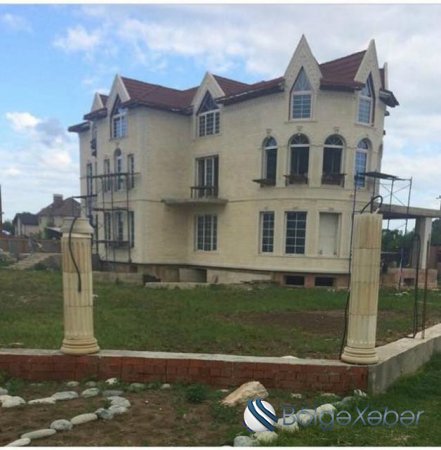 Rəqsanə özünə 4 mərtəbəli villa tikdirir (FOTO)