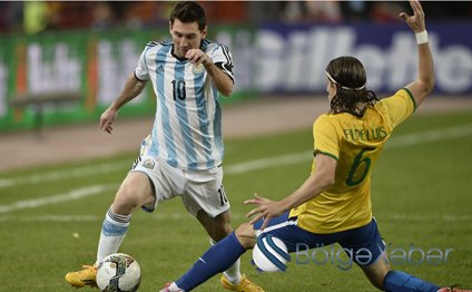 Messi "ən yaxşı futbolçu" mükafatından imtina etdi (VİDEO)