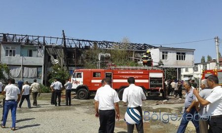 Ucar rayonunda yanğın nəticəsində bina yanıb - FOTOLAR