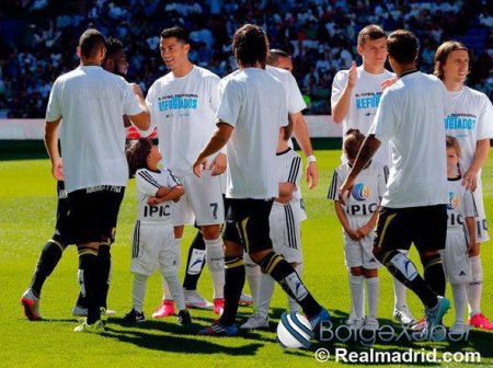 Ronaldodan xoş jest- Meydana suriyalı qaçqının övladı ilə çıxdı (FOTO)
