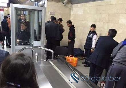Bakı metrosunda ölüm hadisəsi: 60 yaşlı kişi qəfildən yıxıldı-VİDEO