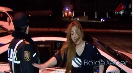 Sərxoş qadın polislərlə mübahisə etdi - Video