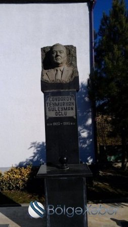 Akif Çovdarov da atasına heykəl qoydurubmuş - FOTOLAR