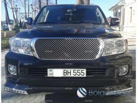 Sabirabadın icra başçısının oğlu bahalı avtomobilini satır - FOTOLAR