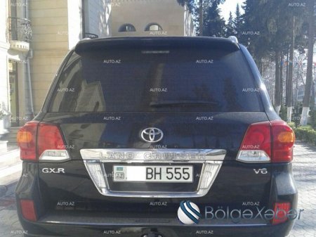 Sabirabadın icra başçısının oğlu bahalı avtomobilini satır - FOTOLAR