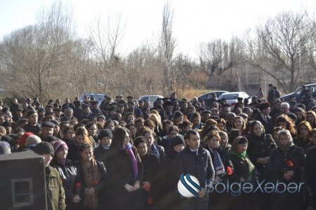 Füzuli rayonunda 20 Yanvar facəsinə həsr olunan anım mərasimi keçirildi (FOTO) Füzuli rayonunda 20 Yanvar facəsinə həsr olunan anım mərasimi keçirildi (FOTO)