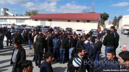"Azərinşaat"ın fəhlələri yenə maaş ala bilmir - FOTOLAR