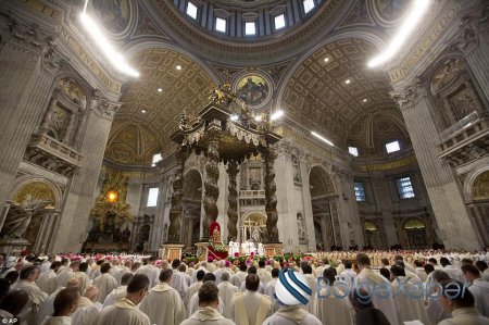 Papa miqrantların ayağını yudu, öpdü - FOTO