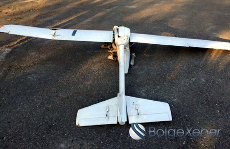 Cəbhədə düşmən pilotsuzu vuruldu - FOTOLAR Cəbhədə düşmən pilotsuzu vuruldu - FOTOLAR