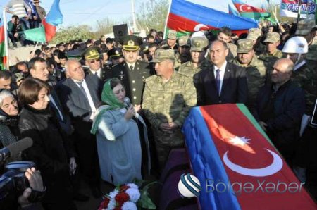 Şəhid baş leytenant Bərdədə torpağa tapşırıldı- FOTO