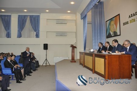Bərdədə pambıq əkininin gedişinə həsr olunmuş müşavirə keçirilmişdir Bərdədə pambıq əkininin gedişinə həsr olunmuş müşavirə keçirilmişdir