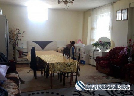Bakı sakini: “Qapını açıq qoya bilmirik, evə ilanlar dolur” - FOTO Bakı sakini: “Qapını açıq qoya bilmirik, evə ilanlar dolur” - FOTO