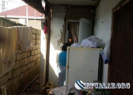 Bakı sakini: “Qapını açıq qoya bilmirik, evə ilanlar dolur” - FOTO Bakı sakini: “Qapını açıq qoya bilmirik, evə ilanlar dolur” - FOTO