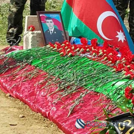 “Qobustan icra başçısı çamışlarına vaxt ayıra bilir, bizə yox?!" - Şəhid anasından sərt itiham (FOTOLAR) “Qobustan icra başçısı çamışlarına vaxt ayıra bilir, bizə yox?!" - Şəhid anasından sərt itiham (FOTOLAR)