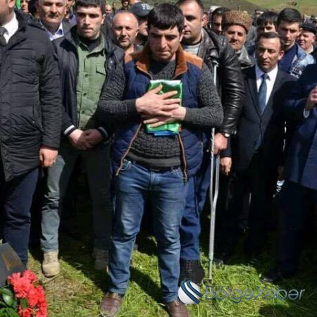 “Qobustan icra başçısı çamışlarına vaxt ayıra bilir, bizə yox?!" - Şəhid anasından sərt itiham (FOTOLAR) “Qobustan icra başçısı çamışlarına vaxt ayıra bilir, bizə yox?!" - Şəhid anasından sərt itiham (FOTOLAR)
