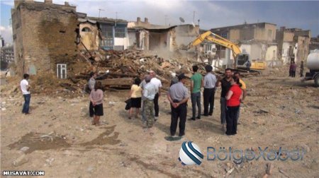 "Sovetski"də sakinlərlə icra başçısı arasında qalmaqal yaşandı--FOTOLAR "Sovetski"də sakinlərlə icra başçısı arasında qalmaqal yaşandı--FOTOLAR