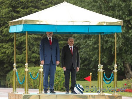 Binəli Yıldırım dünyanın ən uzunboylu baş naziri ilə - FOTO