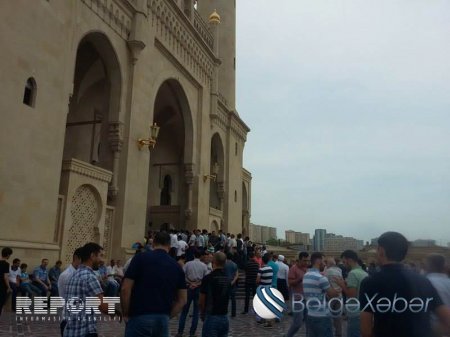 Təzə Pir məscidində Ramazan bayramı namazı qılınıb - FOTO Təzə Pir məscidində Ramazan bayramı namazı qılınıb - FOTO